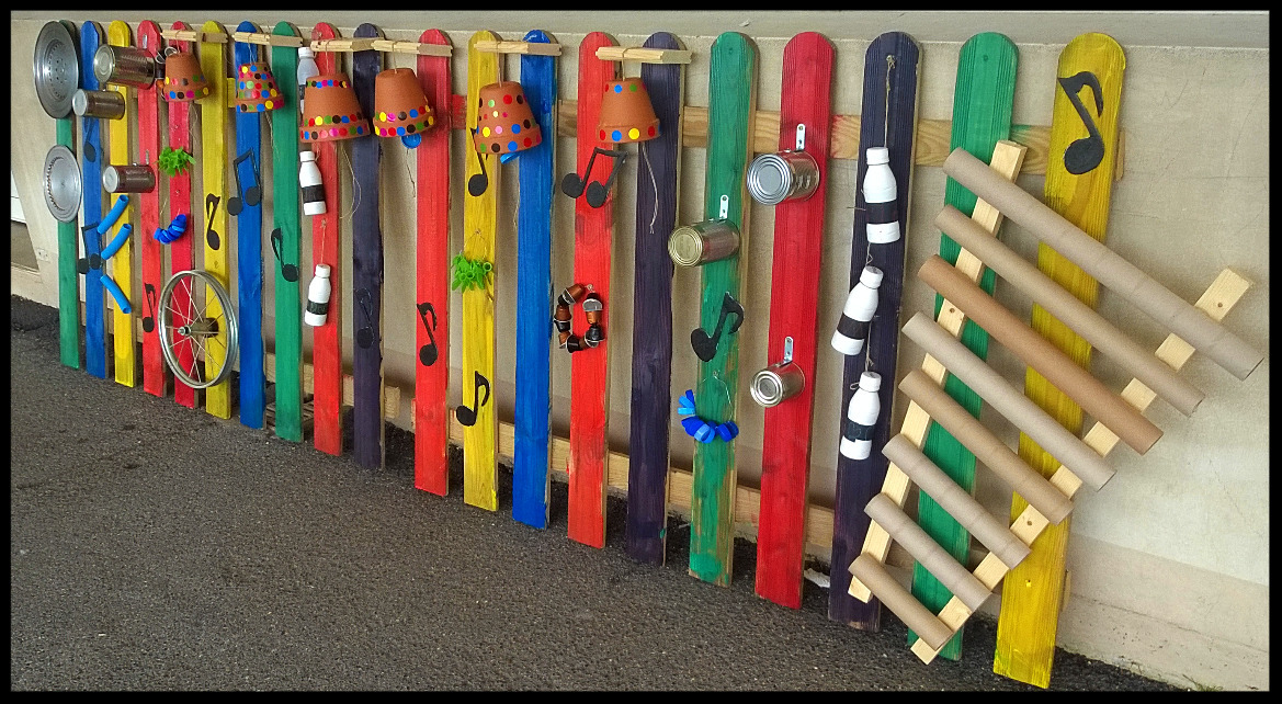 atelier pour les maternelles - thème : musique - le mur du son des maternelles